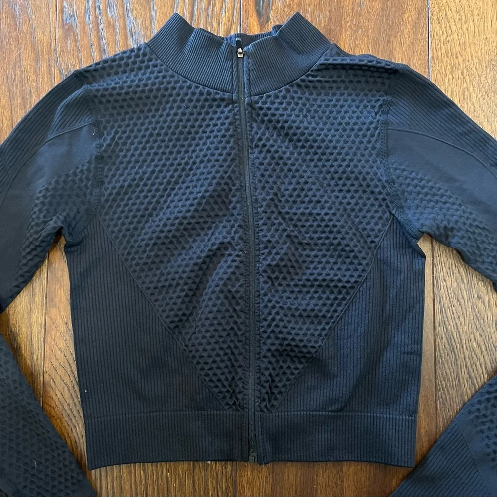 Zara Technical Cropped Long Sleeve Zip Top - Picture 3 of 14